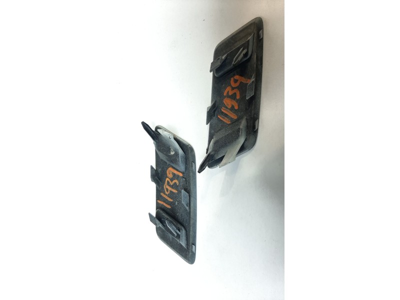 Recambio de molduras delanteras para land rover discovery sport pure referencia OEM IAM FK7213W023B  