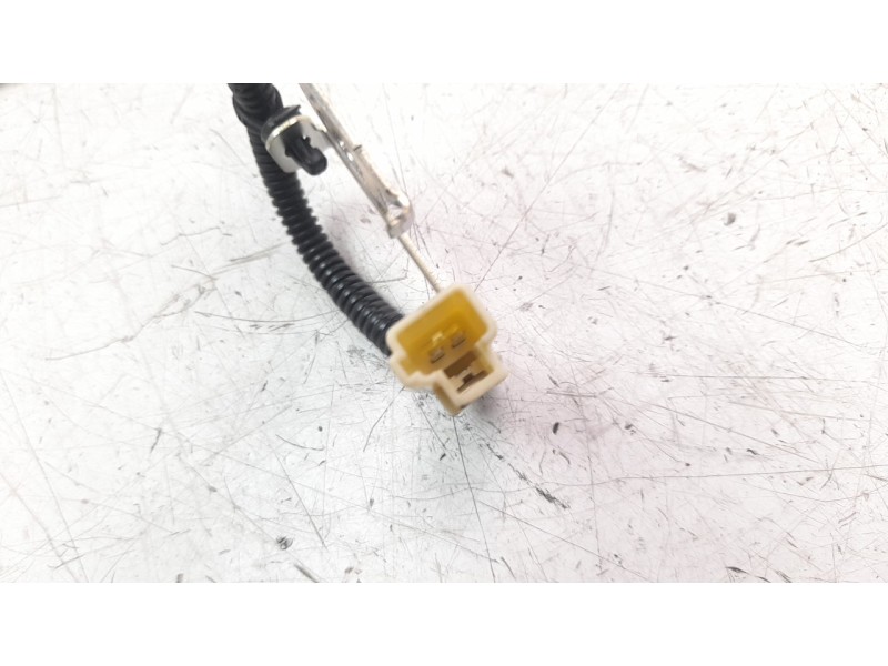 Recambio de enganche cinturon trasero derecho para toyota auris active referencia OEM IAM 308825910  