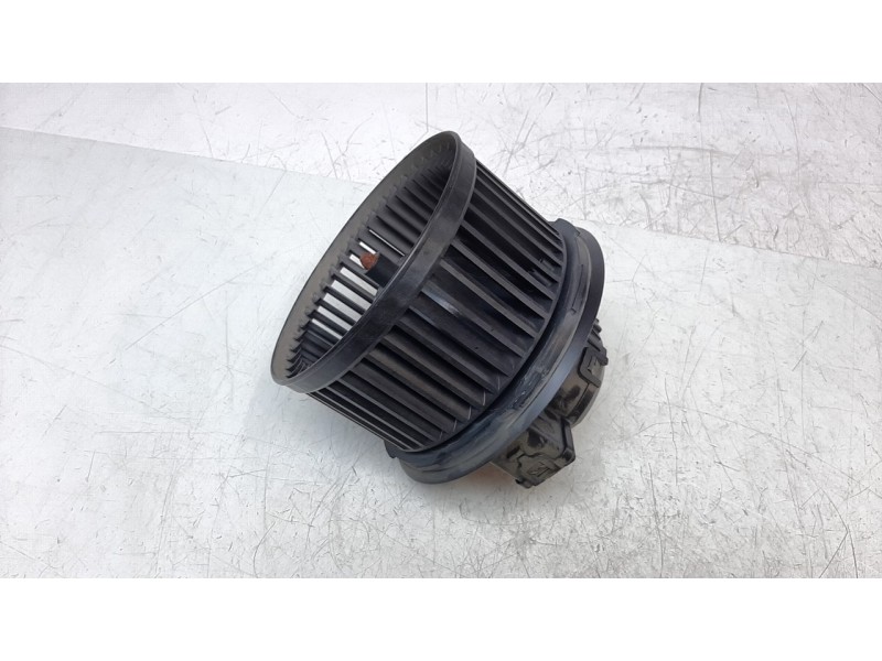 Recambio de ventilador calefaccion para ford fiesta (cb1) ghia referencia OEM IAM VP8E2H18456AA 0130115551 3137231000