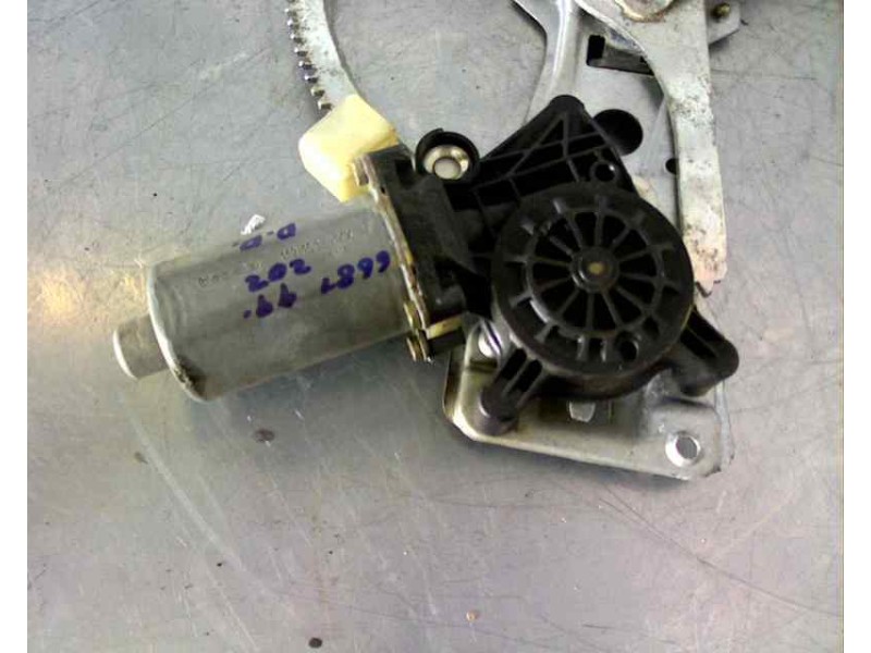 Recambio de elevalunas delantero derecho para mercedes-benz clase c (w202) berlina 2.2 cdi 16v cat referencia OEM IAM 2027200646