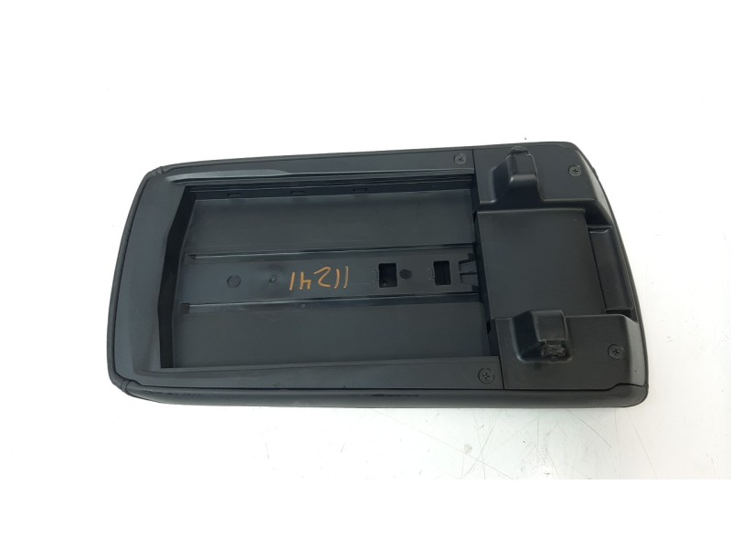 Recambio de apoyabrazos central para mazda 3 berlina (bp) referencia OEM IAM BDGF64450B02  