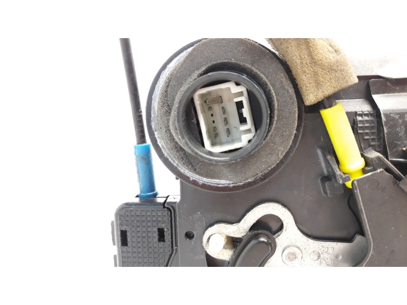 Recambio de cerradura puerta trasera derecha para lexus is200 (ds2/is2) 2.2 d-4d cat referencia OEM IAM 6905053040  