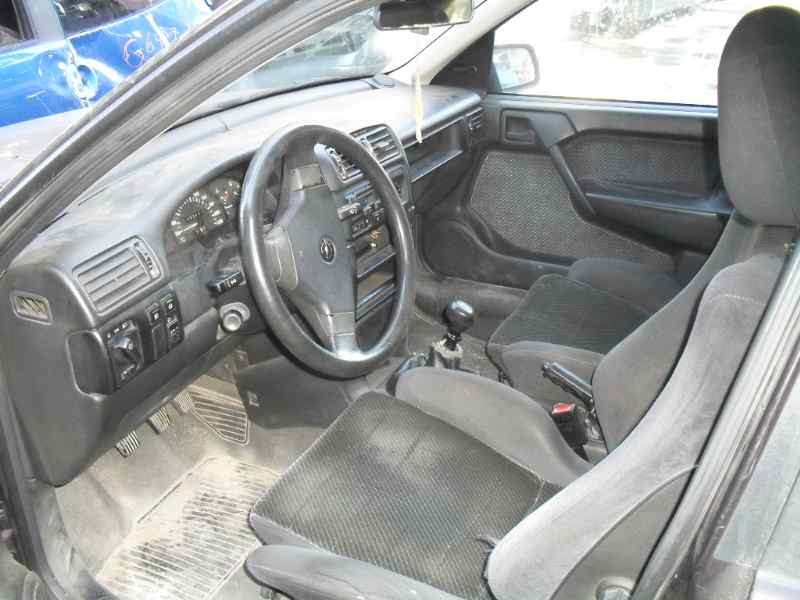 opel vectra a del año 1988