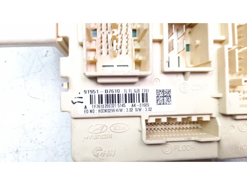 Recambio de caja reles / fusibles para hyundai tucson 1.6 crdi cat referencia OEM IAM 91951D7610  