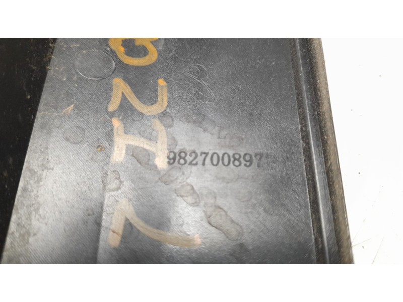 Recambio de moldura para peugeot 5008 1.5 blue-hdi fap referencia OEM IAM 982700897  