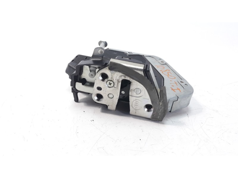 Recambio de cerradura puerta trasera izquierda para lexus is200 (ds2/is2) 2.2 d-4d cat referencia OEM IAM 6906053040  