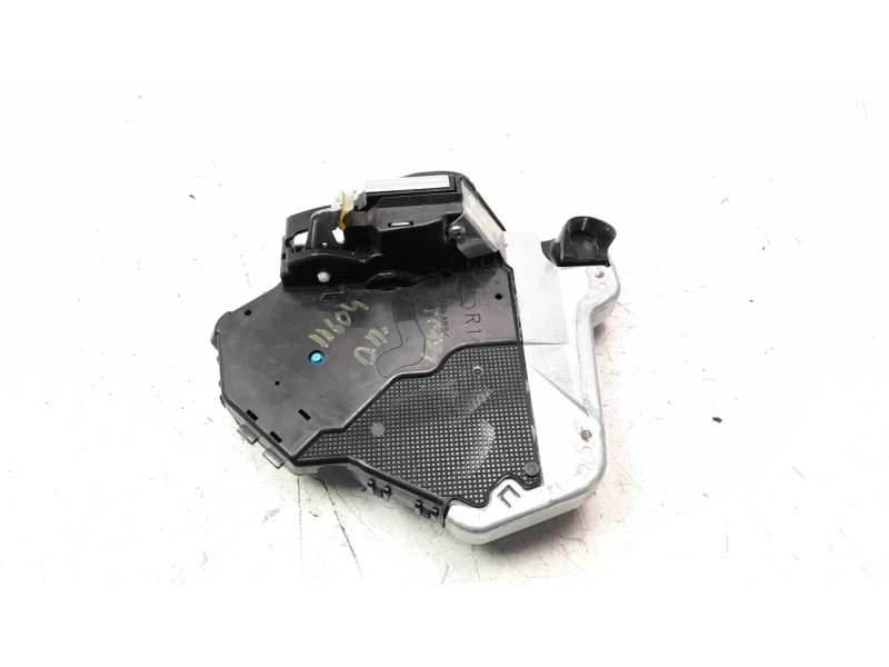 Recambio de cerradura puerta delantera derecha para lexus xe2 is300h referencia OEM IAM 6903060250  