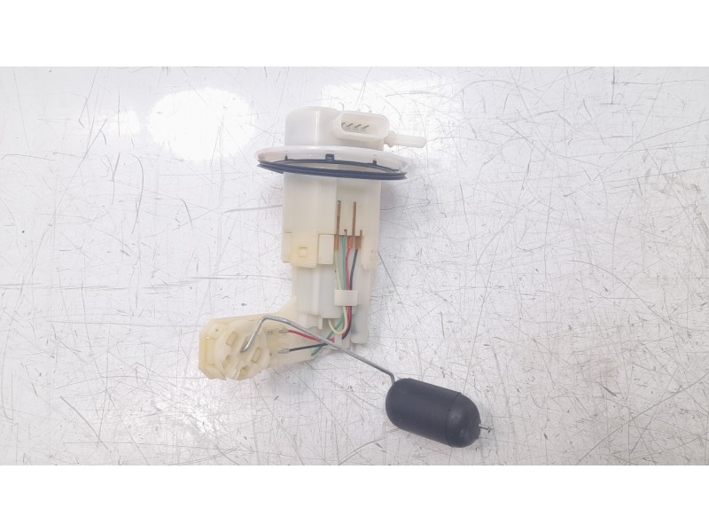 Recambio de bomba combustible para honda cb125 r referencia OEM IAM 16700K94T01  