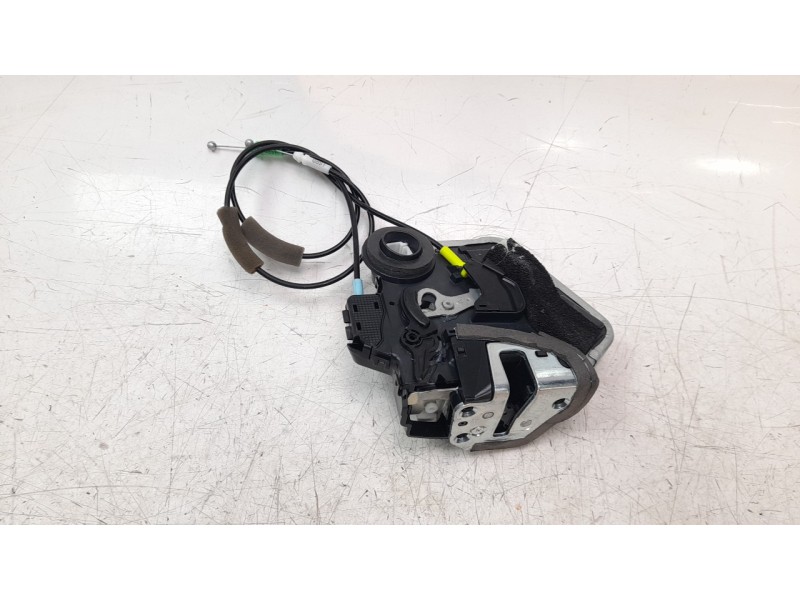 Recambio de cerradura puerta trasera derecha para lexus xe2 is300h referencia OEM IAM 6905033131  