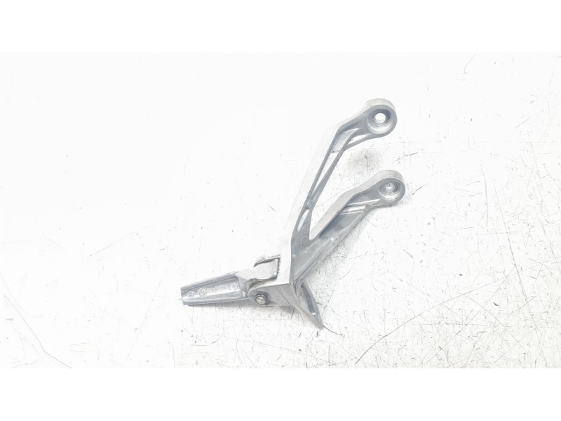 Recambio de estribo para honda cb125 r referencia OEM IAM 50720K94T00  