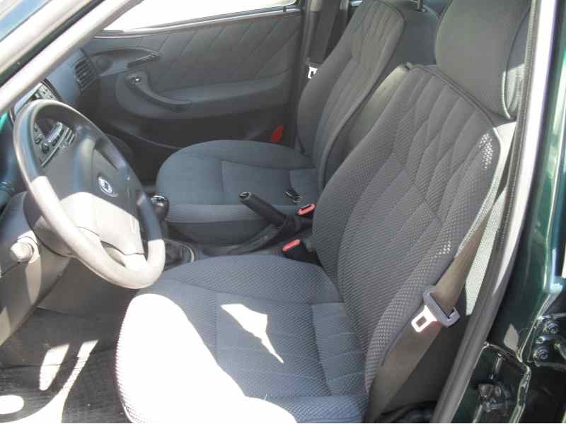 lancia lybra berlina del año 2000