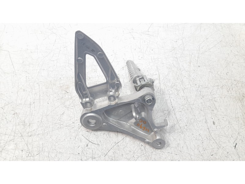 Recambio de estribo para honda cb125 r referencia OEM IAM 50660MEL000  