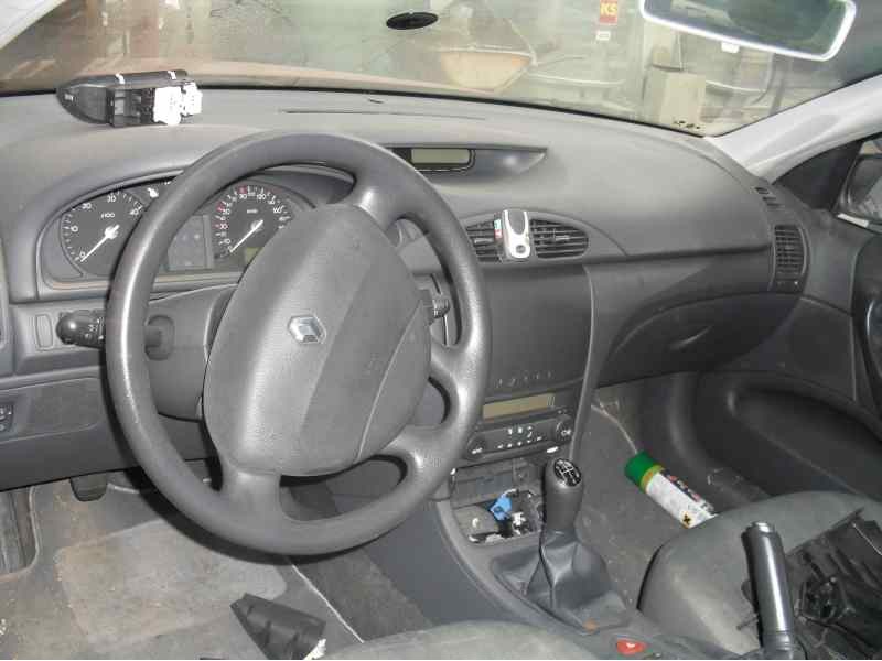 renault laguna ii (bg0) del año 2004