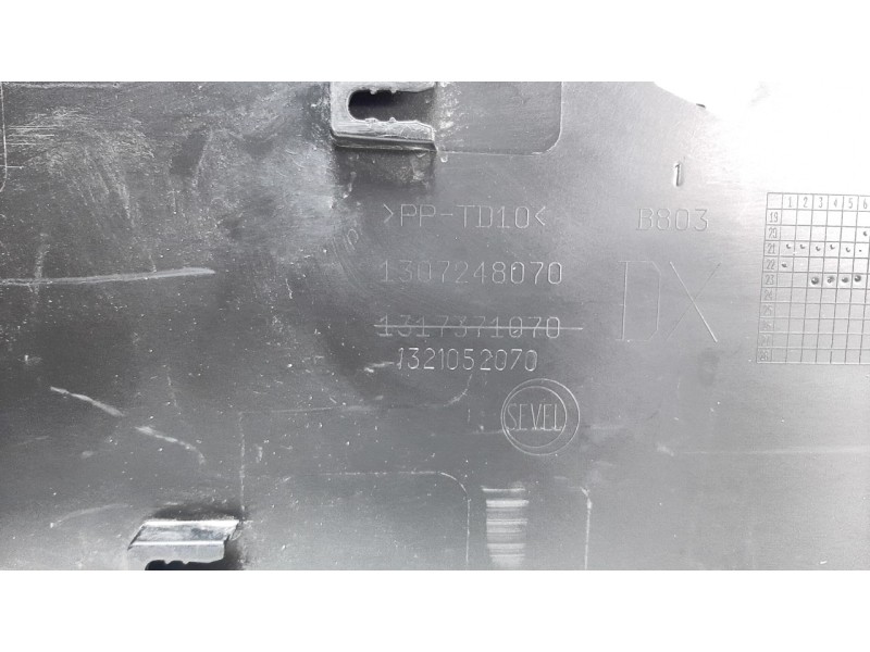 Recambio de moldura para citroen jumper kasten 30 l1h1 bluehdi 120 referencia OEM IAM 1307248070  