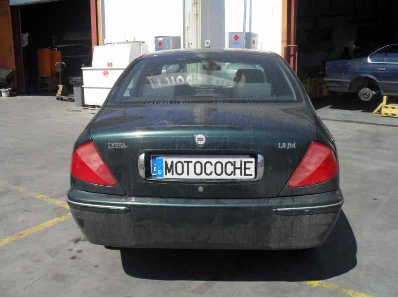 lancia lybra berlina del año 2000