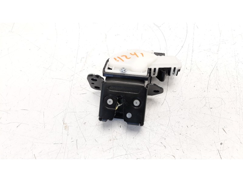 Recambio de cerradura maletero / porton para mazda 3 berlina (bp) referencia OEM IAM BDMT62310  