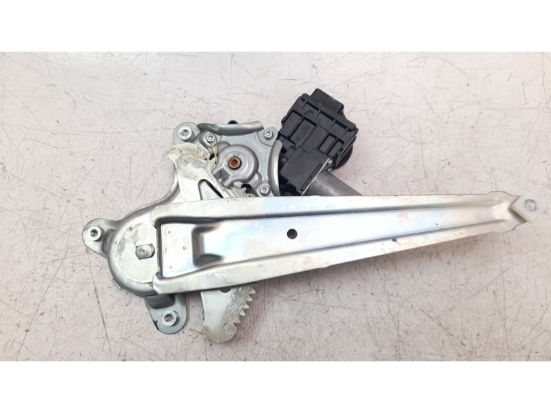 Recambio de elevalunas trasero derecho para lexus xe2 is300h referencia OEM IAM 6980333050  