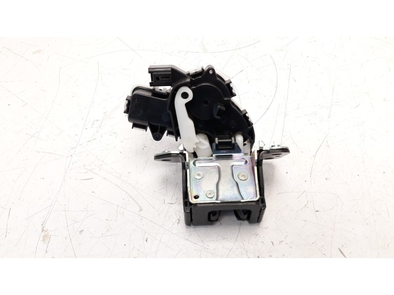 Recambio de cerradura maletero / porton para mazda 3 berlina (bp) referencia OEM IAM BDMT62310  