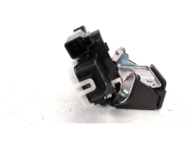 Recambio de cerradura maletero / porton para mazda 3 berlina (bp) referencia OEM IAM BDMT62310  