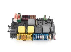 CAJA RELES / FUSIBLES A2469060093 