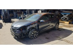 renault clio v del año 2022 2