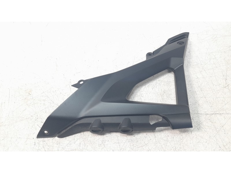 Recambio de moldura para honda cb125 r referencia OEM IAM 83511K94T00ZD  