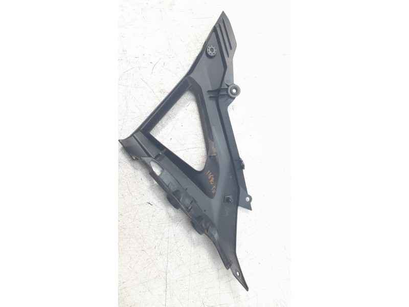 Recambio de moldura para honda cb125 r referencia OEM IAM 83511K94T00ZD  