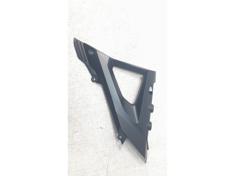 Recambio de moldura para honda cb125 r referencia OEM IAM 83511K94T00ZD  