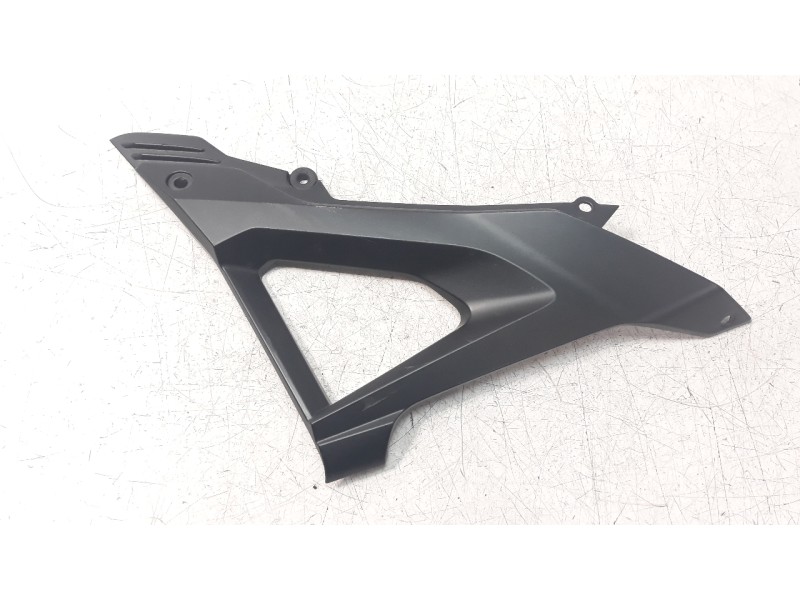 Recambio de moldura para honda cb125 r referencia OEM IAM 83521K94T00  
