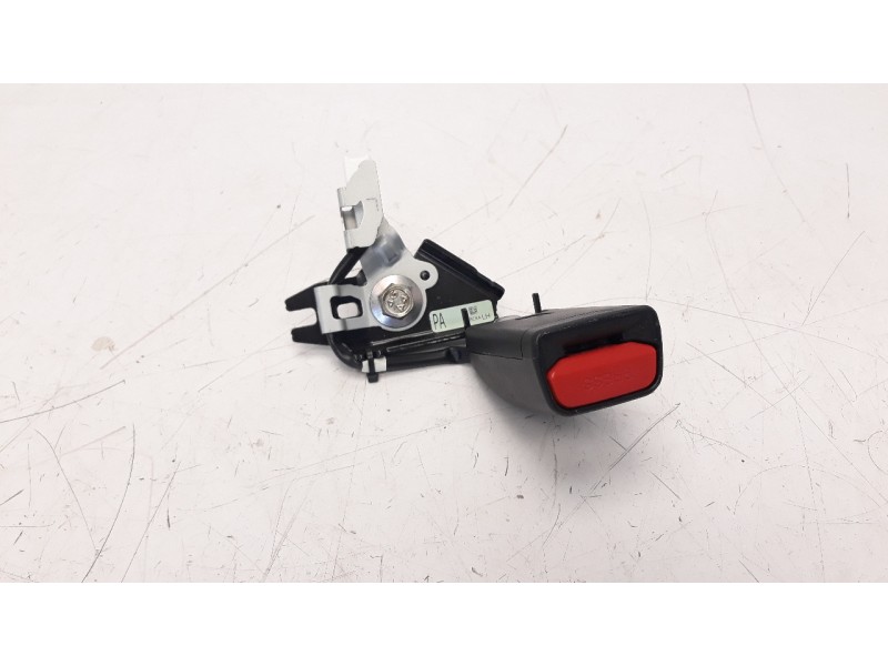 Recambio de cinturon seguridad trasero central para mazda 3 berlina (bp) referencia OEM IAM BAH150037J  