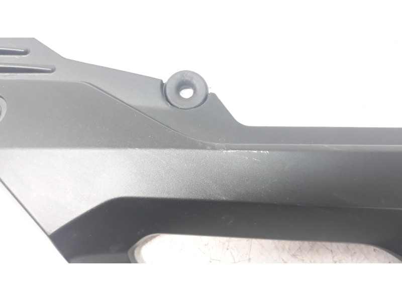 Recambio de moldura para honda cb125 r referencia OEM IAM 83521K94T00  