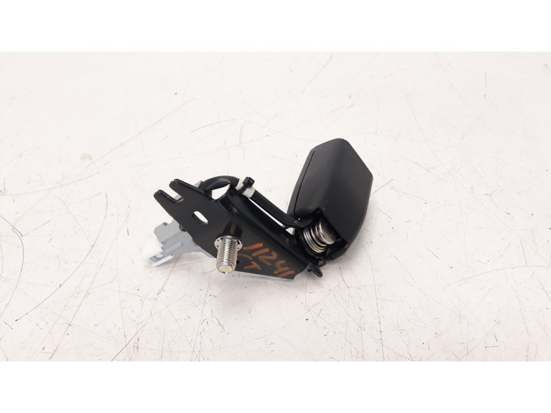 Recambio de cinturon seguridad trasero central para mazda 3 berlina (bp) referencia OEM IAM BAH150037J  