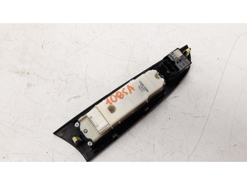 Recambio de mando elevalunas delantero izquierdo para lexus is200 (ds2/is2) 2.2 d-4d cat referencia OEM IAM 8404053080  