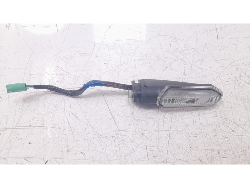 Recambio de piloto delantero derecho para honda cb125 r referencia OEM IAM 33400KZZJ01  