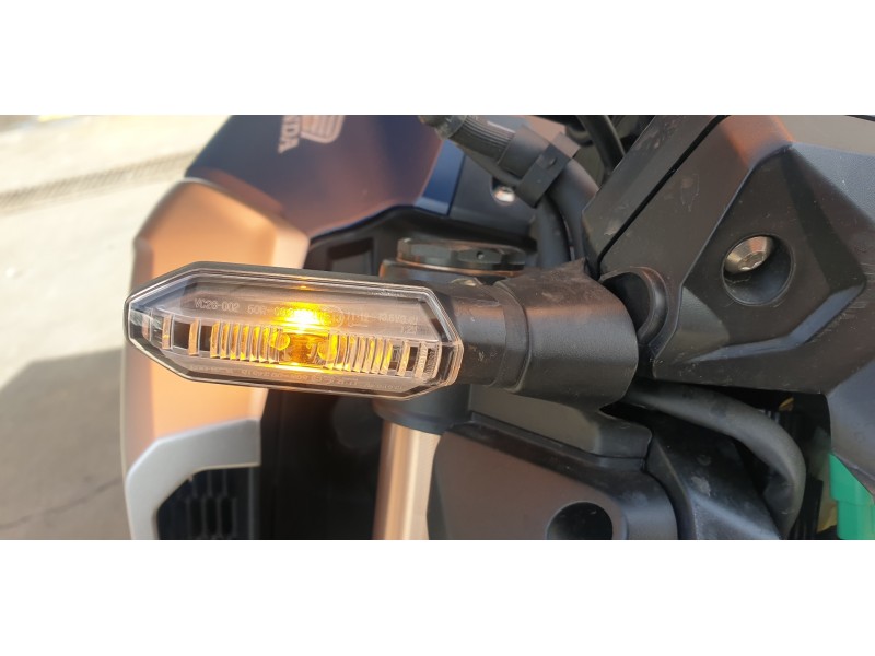 Recambio de piloto delantero derecho para honda cb125 r referencia OEM IAM 33400KZZJ01  