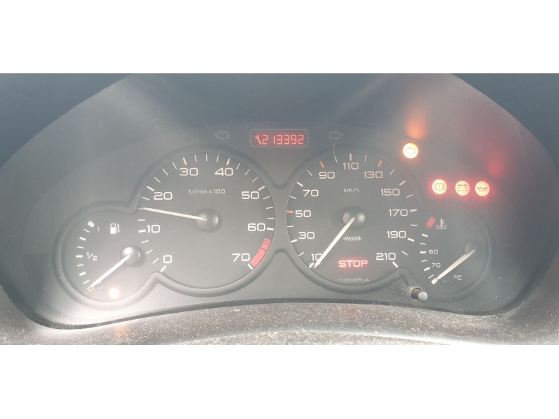 peugeot 206 berlina del año 2000