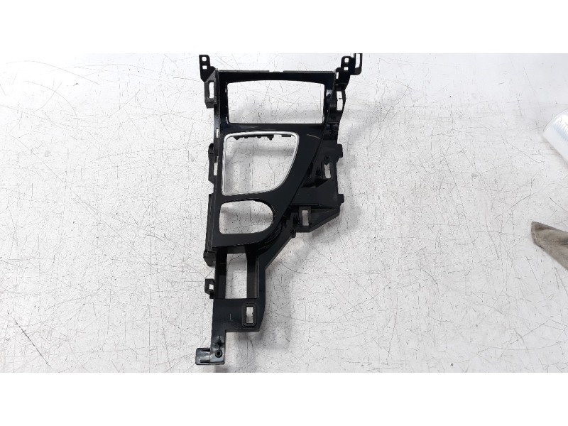 Recambio de moldura para infiniti q50 3.5 v6 cat (híbrido) referencia OEM IAM 687614GA0A  