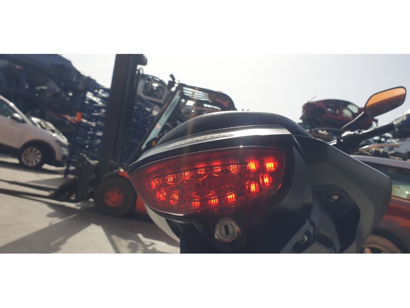 Recambio de piloto trasero central para honda cb125 r referencia OEM IAM 33701K98E21  