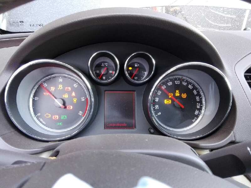 opel insignia berlina del año 2009