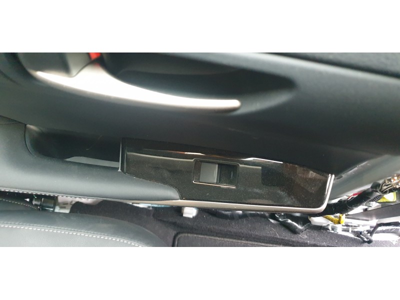Recambio de mando elevalunas trasero izquierdo para lexus xe2 is300h referencia OEM IAM 8481030192  