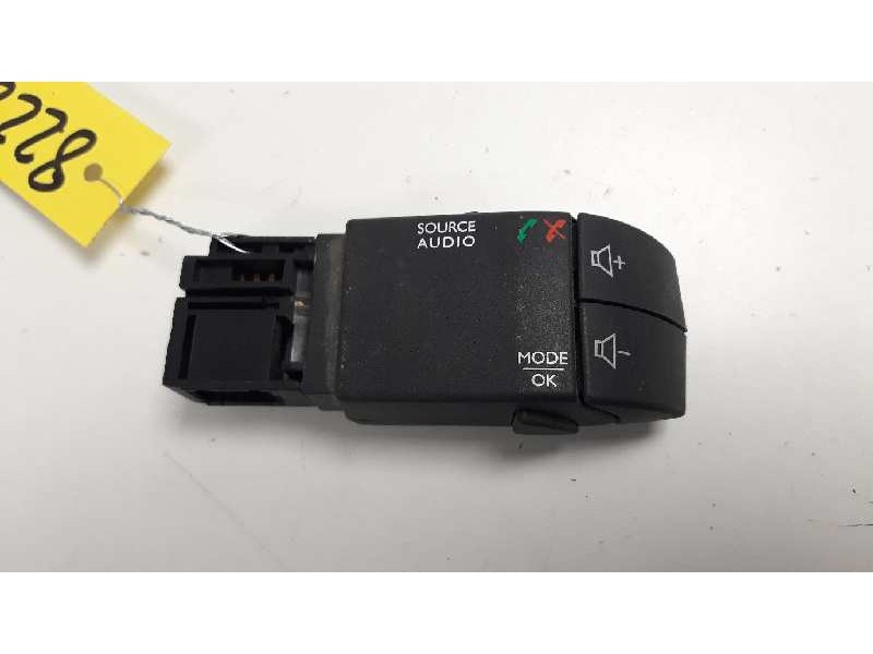 Recambio de mando multifuncion para dacia duster laureate 4x2 referencia OEM IAM 255522448R  