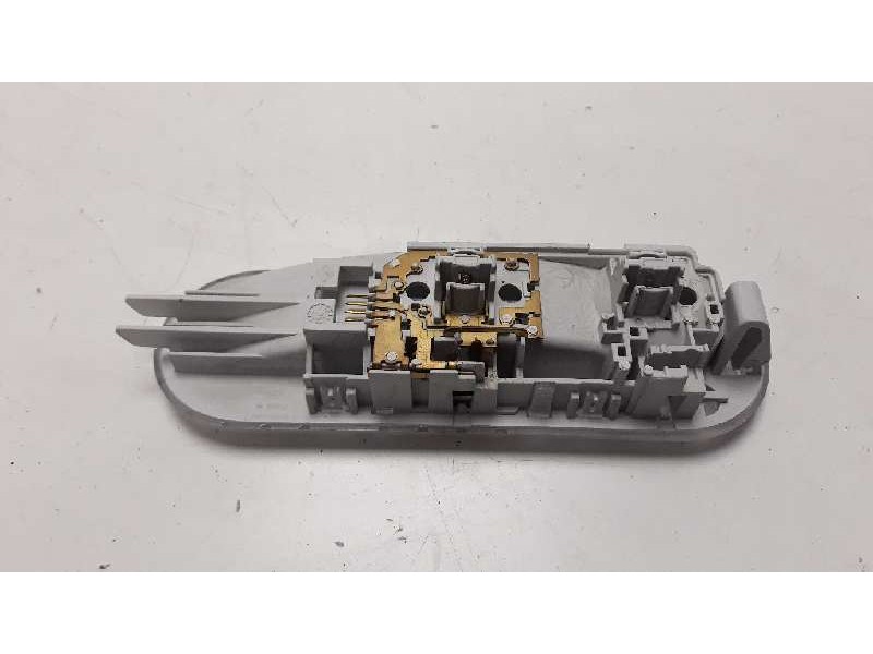 Recambio de luz interior para dacia duster laureate 4x2 referencia OEM IAM 8200074362  
