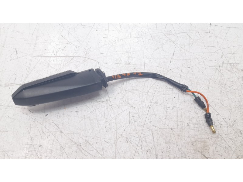 Recambio de piloto trasero izquierdo para honda cb125 r referencia OEM IAM 33650K94T01  