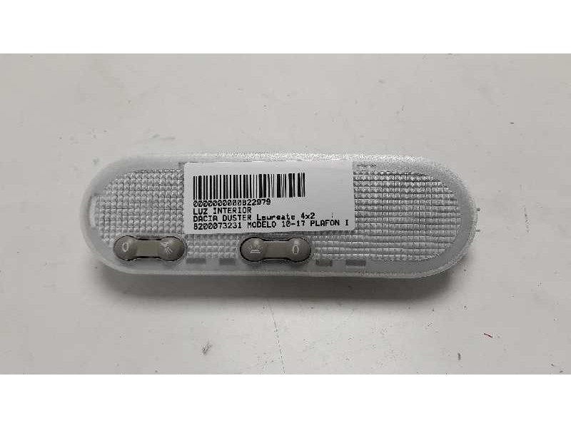 Recambio de luz interior para dacia duster laureate 4x2 referencia OEM IAM 8200073231  