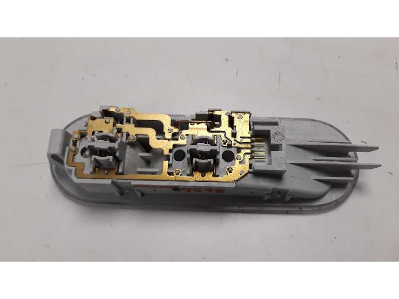 Recambio de luz interior para dacia duster laureate 4x2 referencia OEM IAM 8200073231  