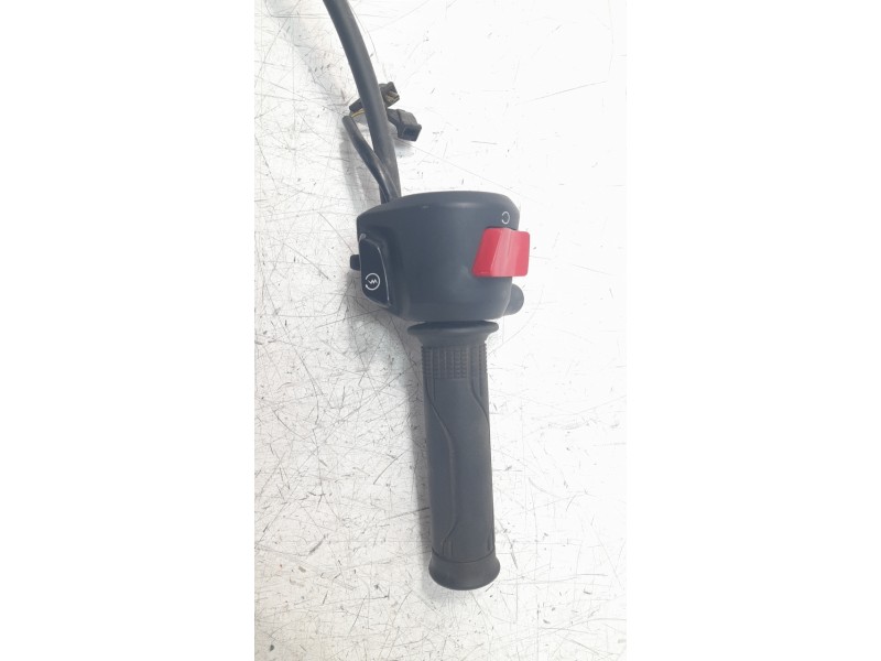 Recambio de piña luces derecha para honda cb125 r referencia OEM IAM 35130K94T01  