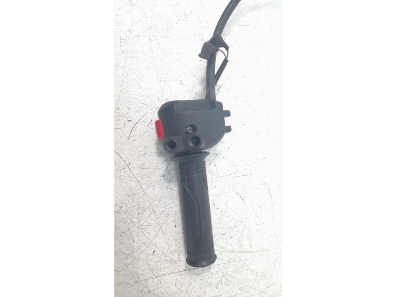 Recambio de piña luces derecha para honda cb125 r referencia OEM IAM 35130K94T01  