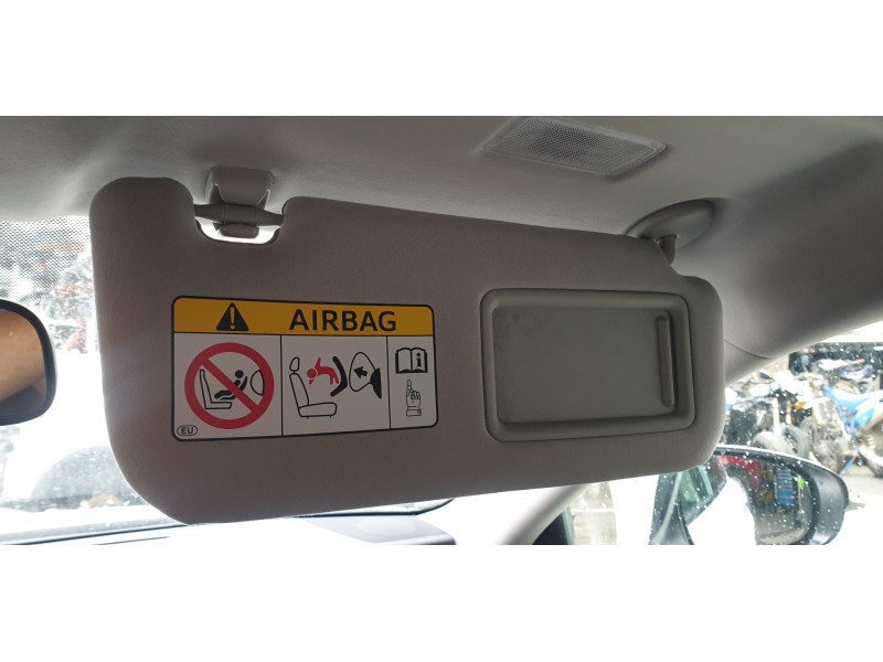 Recambio de parasol derecho para lexus xe2 is300h referencia OEM IAM 3355053320  