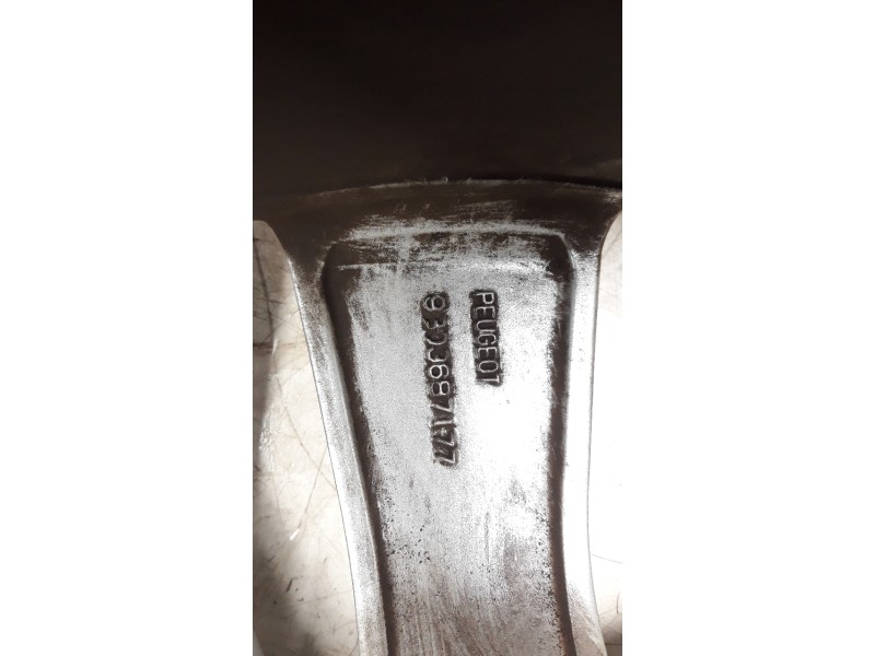 Recambio de llanta para peugeot 5008 1.6 blue-hdi fap referencia OEM IAM 9809687177 17PULGADAS 