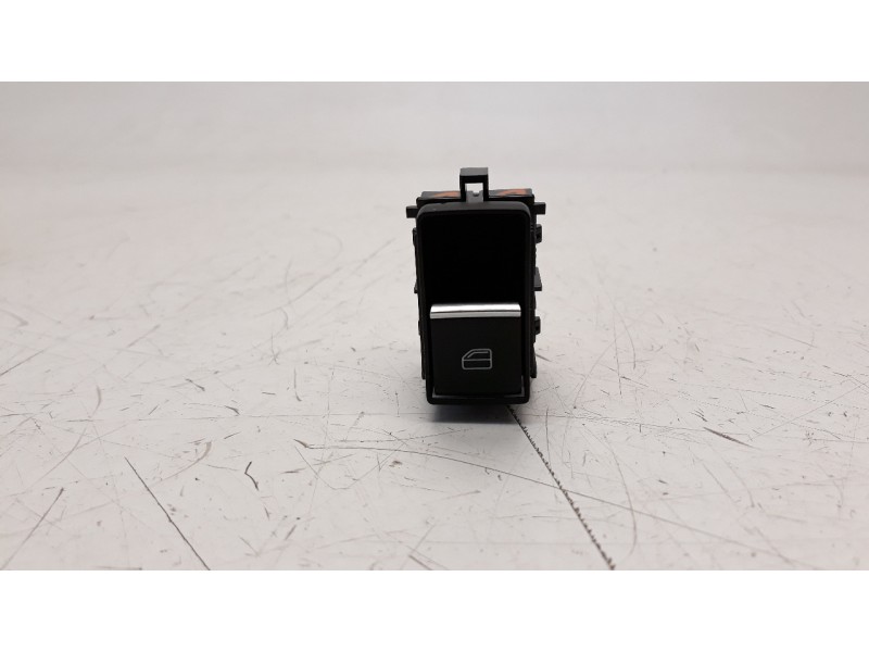 Recambio de mando elevalunas delantero derecho para mazda 3 berlina (bp) referencia OEM IAM BDGF66370  